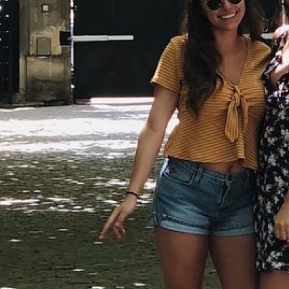 Yellow Top - Picture 2 of 4